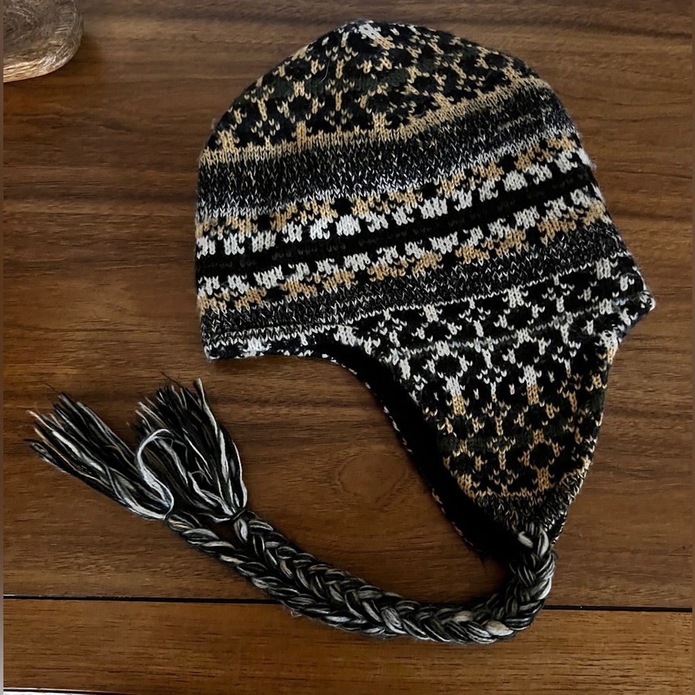 Winter Sweater Hat
Beanie
Black and Tan
Fair Isle
Steve Madden